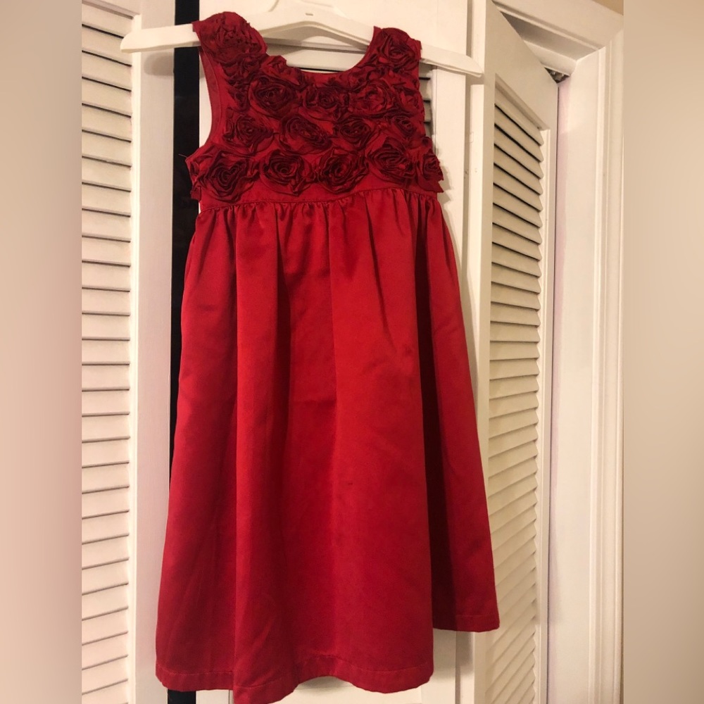 Carters girls dress size 5. Great for holidays.